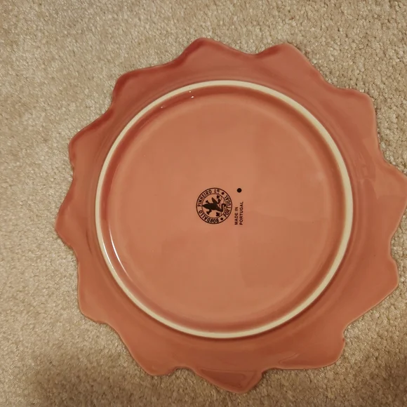 NEW Discontinued Bordallo Pinneiro Embossed Beautiful pink plate - Picture 3 of 3